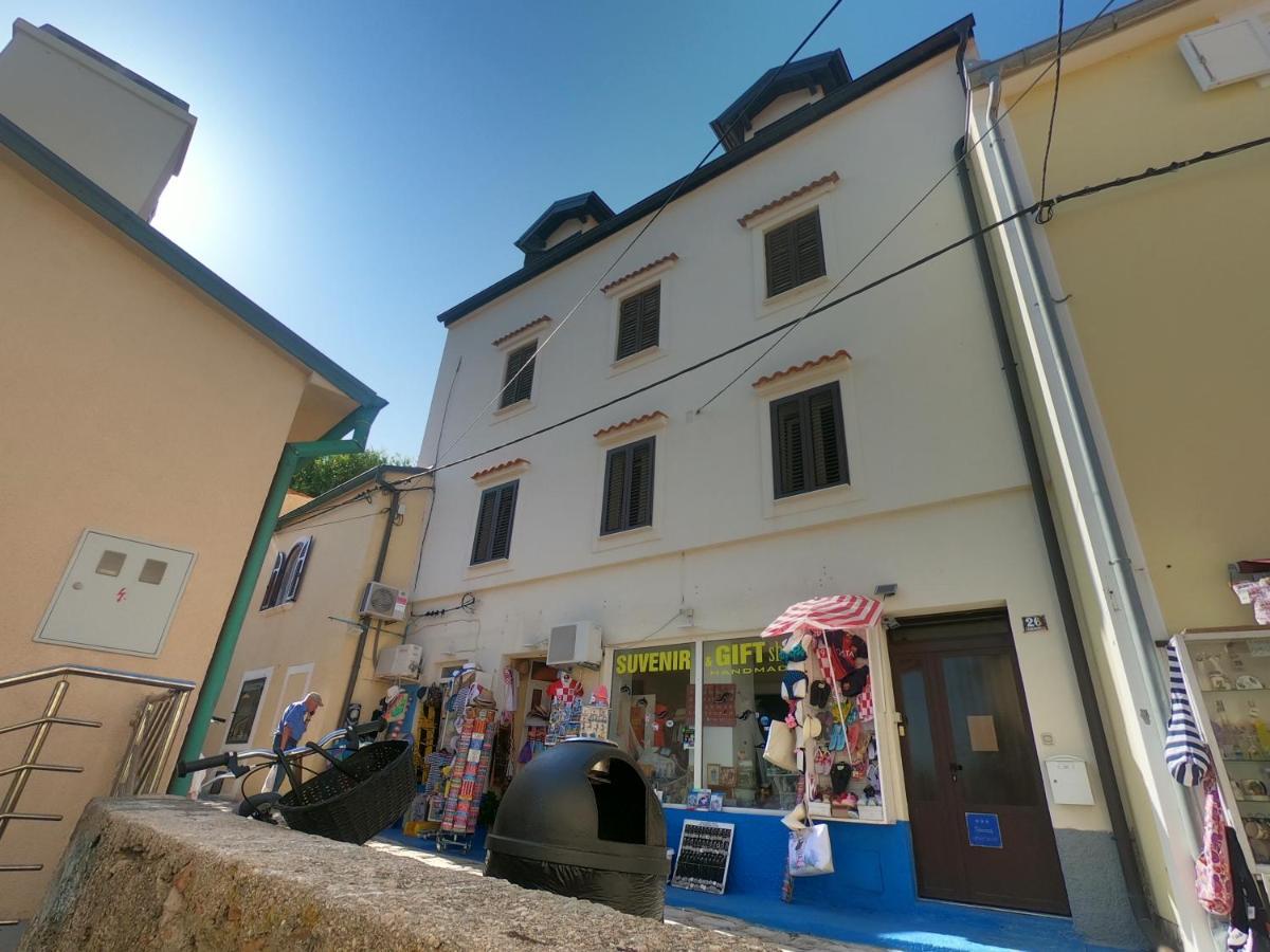 Apartment Dinka Baška Eksteriør bilde