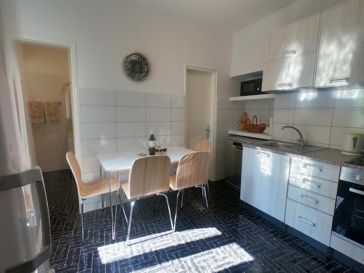 Apartment Dinka Baška Eksteriør bilde